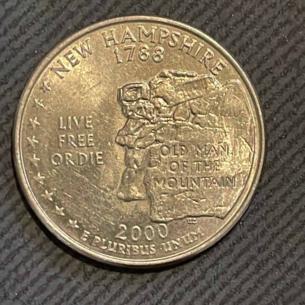 Quarter dollar coin 2000 New Hampshire state old man of the mountain